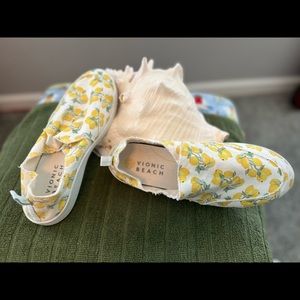 Vionic Beach Brand Lemon 🍋 deck shoes